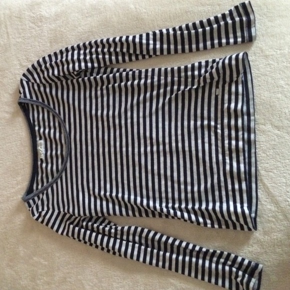 Aeropostale Tops - Lightweight long sleeve striped top