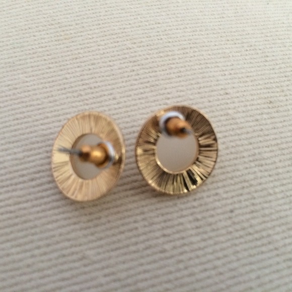 ❎SOLD!❎ Forever 21 White & Gold Earrings - Picture 3 of 3