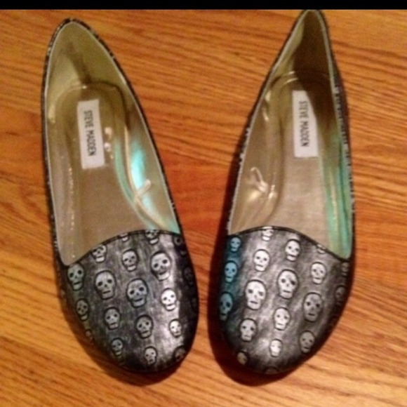 Skull Detail Steve Madden Flats