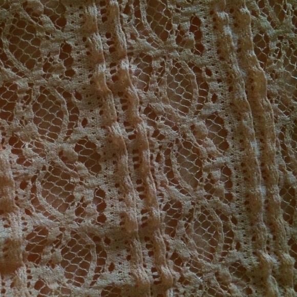 Peach colored lace dress - Picture 2 of 3