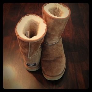 Authentic UGG classic short