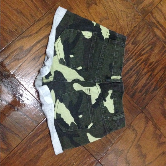 High Waisted Camo Shorts - Picture 2 of 2