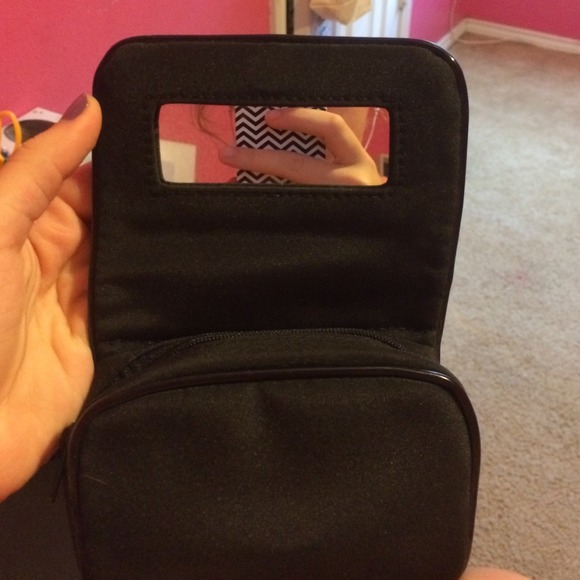 Small CHANEL beauty bag - Picture 2 of 3