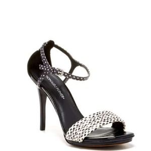 🎉🎉JUST REDUCED🎉🎉Donald J Pliner heels