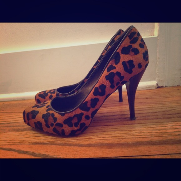 Banana Republic Mad Men Edition Leopard pumps 7