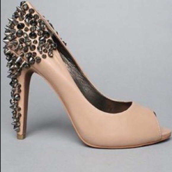 Sam Edelman Lorissa peep toe pump. Size 8