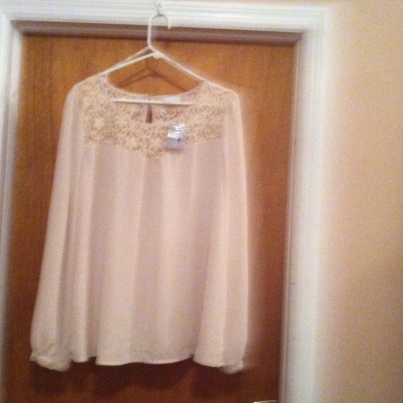 Forever 21 blouse cute bow snap closure on back