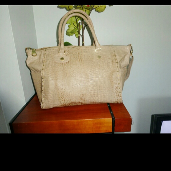 Steve Madden large tan satchel with gold studs - Picture 2 of 3