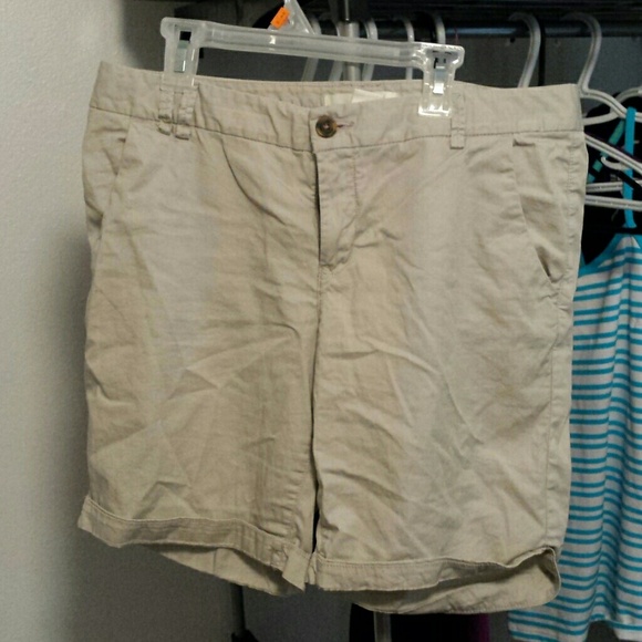 H & M khaki shorts
