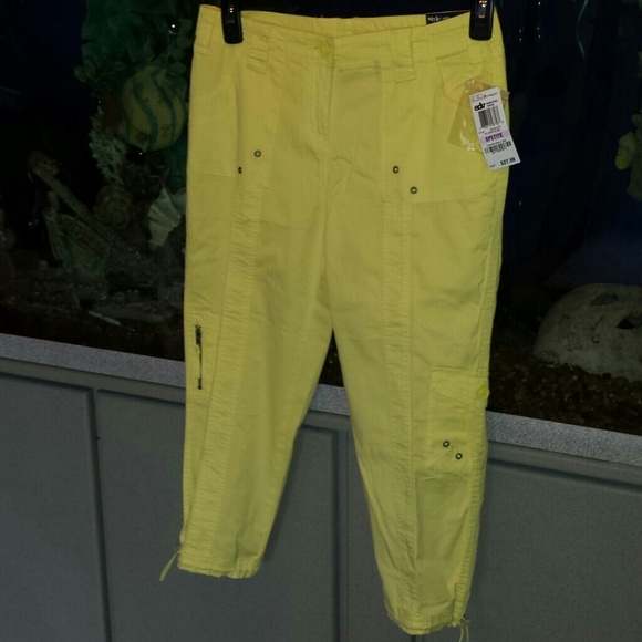 Yellow style & co Capri