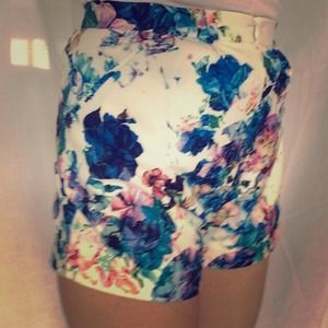 🚫🚫SOLD🚫🚫 💖blue  floral shorts.💖💖