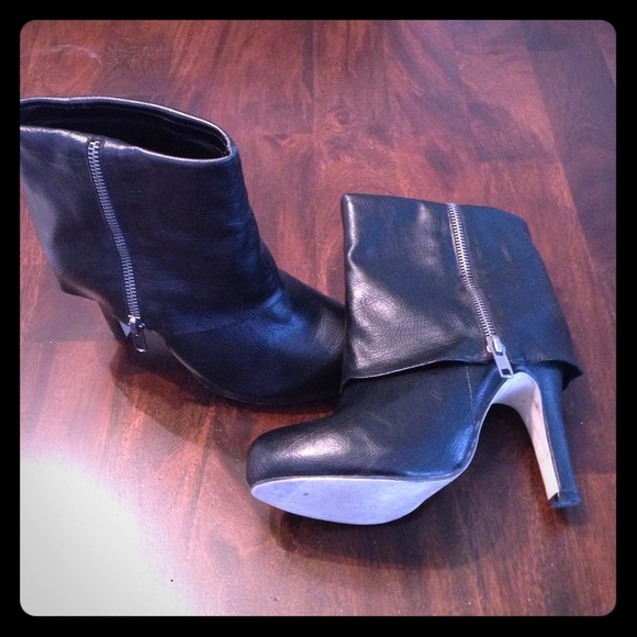 Madden girl 'Revva' cuffed black booties