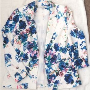 NWT 💖Lovers and Friends blue floral Blazer 🌸🆕