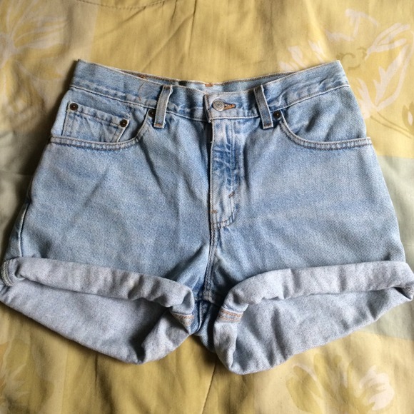 High waited Levi shorts