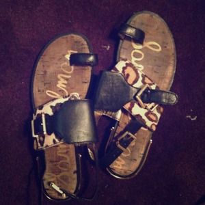 Sandals with hints of leopard and leather straps