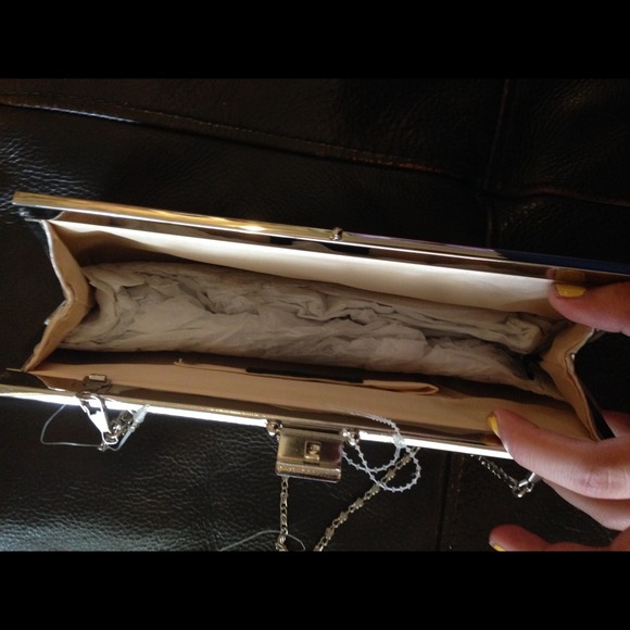 Clutch - Picture 2 of 2