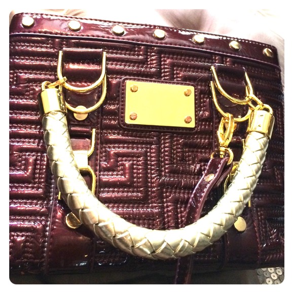 🌟🌟🌟PRICED TO SELL🌟🌟🌟Burgundy Quilted Handbag