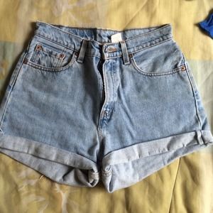 High waisted Levi shorts