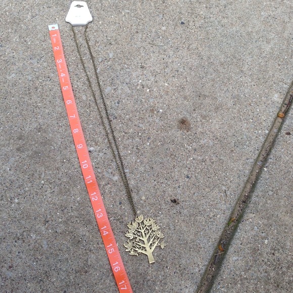Tree Necklace✨HP 9/1/14✨❌SOLD❌ - Picture 3 of 3