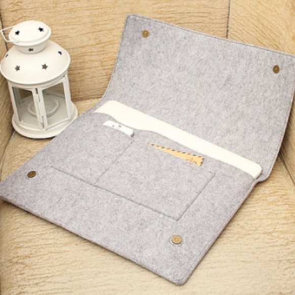 Etsy 13" MacBook Air felt case in light gray