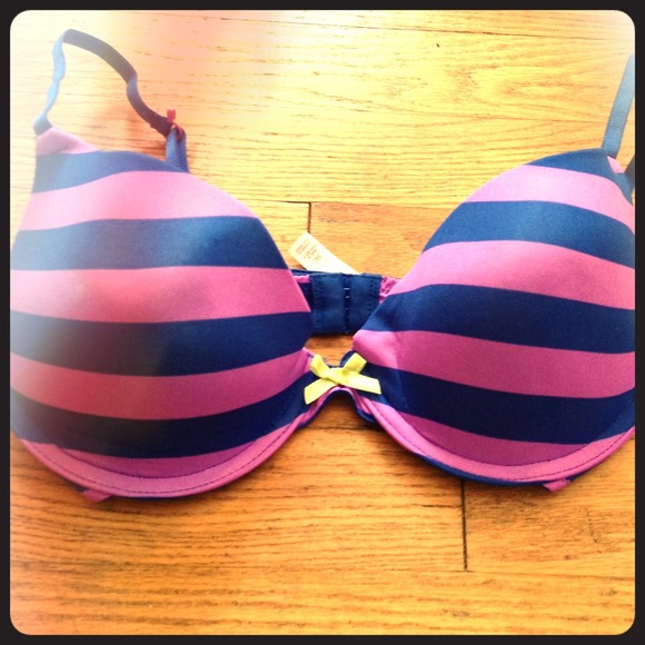 padded Cotten push up bra with underwire.