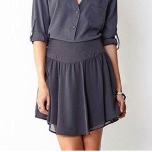 Adorable grey flowy skirt