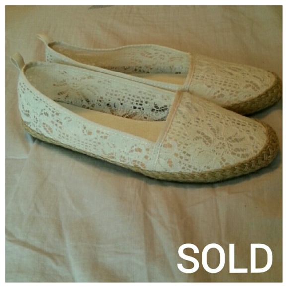American Eagle Flat Shoes (Size 7)