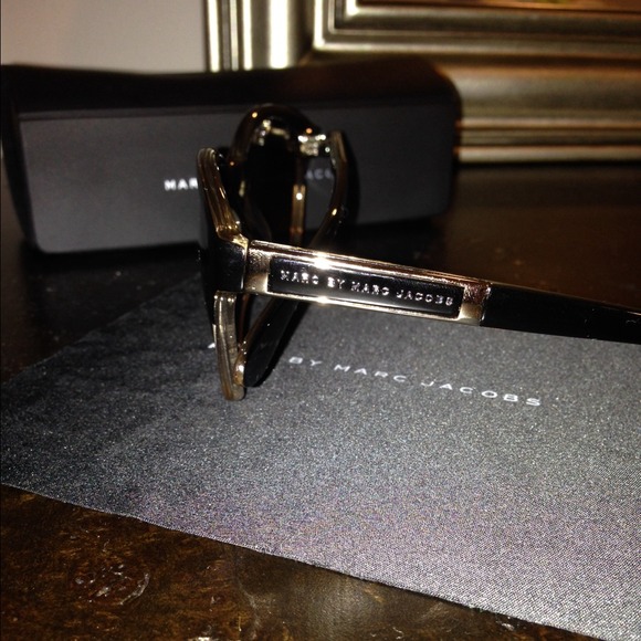 Marc Jacobs Sun Glasses - Picture 2 of 4