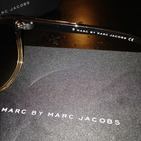 Marc Jacobs Sun Glasses - Picture 3 of 4