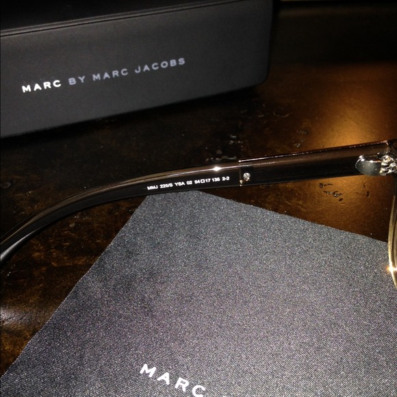 Marc Jacobs Sun Glasses - Picture 4 of 4