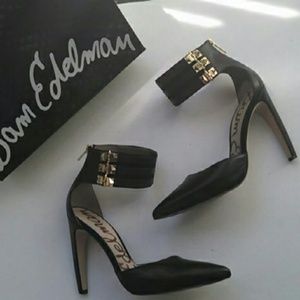Black Leather "Claire Pump"