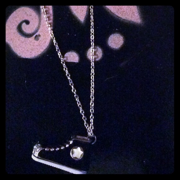 😎CONVERSE tennis shoe necklace 😎