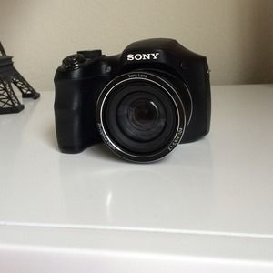 Sony 20.1 megapixel cyber shot camera