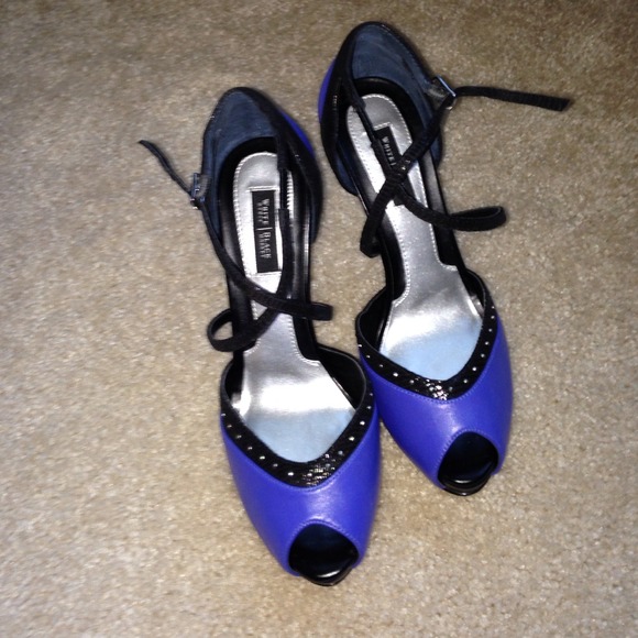 White House black market pumps