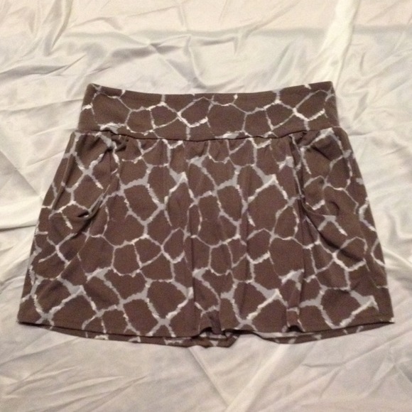 ❌ SOLD in bundle ❌ Banana Republic taupe skirt