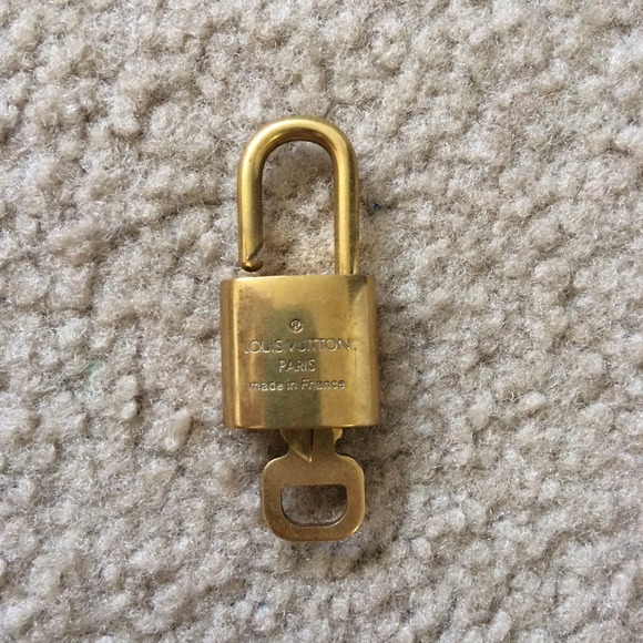 SOLD👏Authentic Louis Vuitton lock and key #308 - Picture 2 of 2