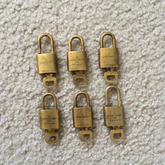 SOLD👏Authentic Louis Vuitton lock and key! - Picture 2 of 2