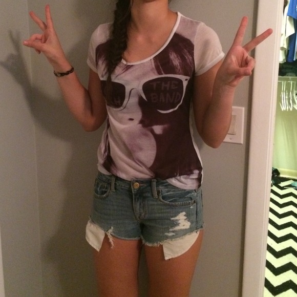 Short light wash shorts