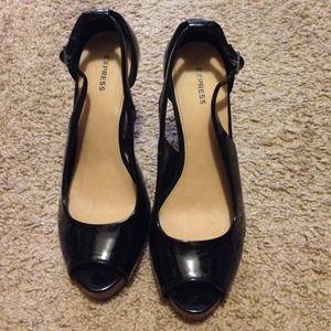 3inch heels. Open toe side strap.