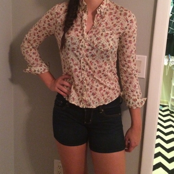 Dark wash mid thigh shorts