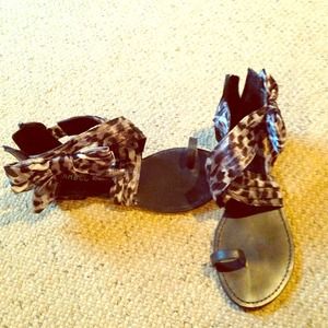 Adorable leopard silk flats