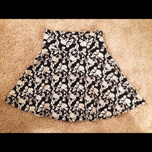 BUNDLED❗️LA Hearts floral skater skirt