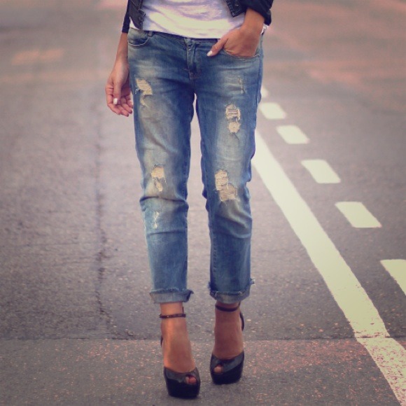 Distressed jeans from Zara. Size 6
