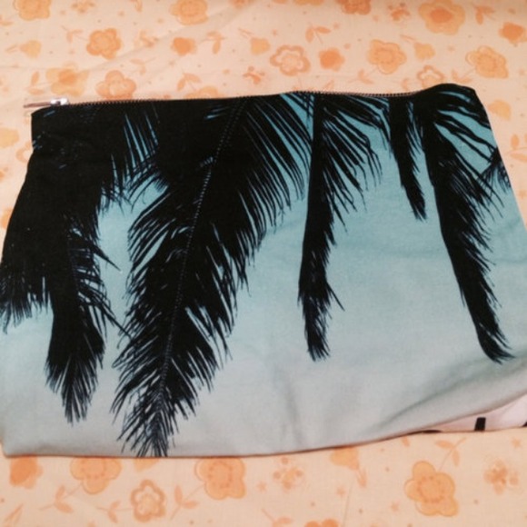 Beach travel pouch