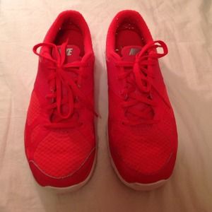 Pink/orange Nike tennis shoes