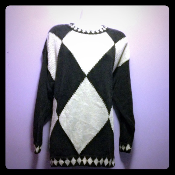🚫SOLD 🚫Vintage Black and White Sweater
