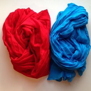 2 Scarfs! ❤️💙