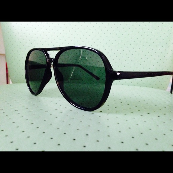 👓 - Picture 2 of 2