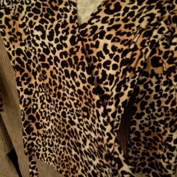 Talbots leopard blouse - Picture 2 of 2