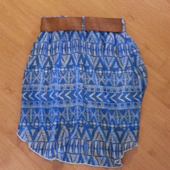 🚫SOLD🚫Blue High-low Skirt with Print - Picture 2 of 4